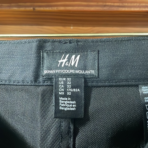 Black H&M waxy finished look skinny jeans - Picture 2 of 3